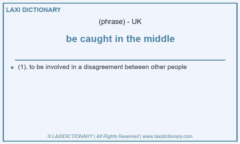 Definition be caught in the middle in British English